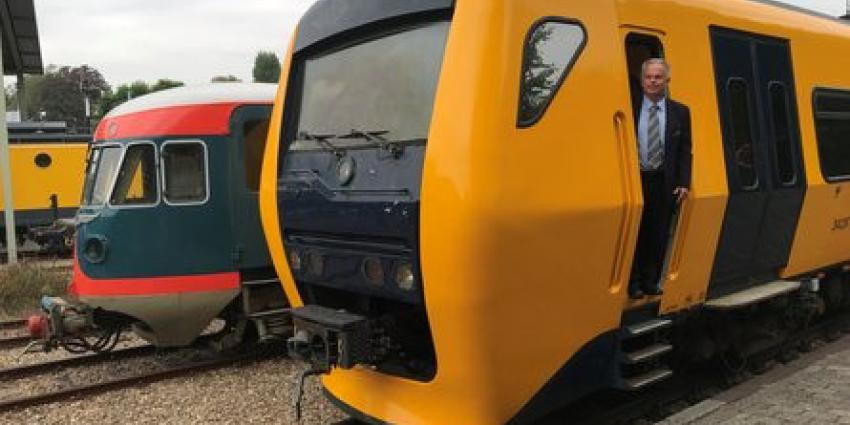 Buffel loopt binnen bij Spoorwegmuseum