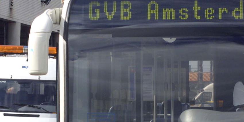 Amsterdammer (30) komt onder nachtbus