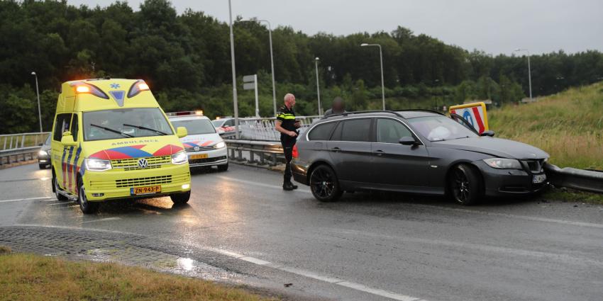 auto zwaar beschadigd door aanrijding