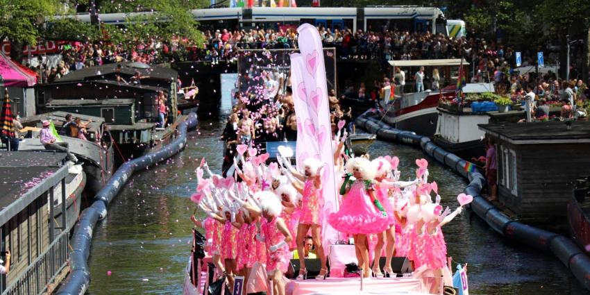 Kleurrijke Canal Parade gestart in Amsterdam