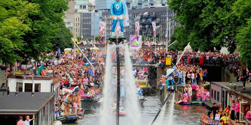 Drukbezochte Canal Parade is gezellig en gemoedelijk