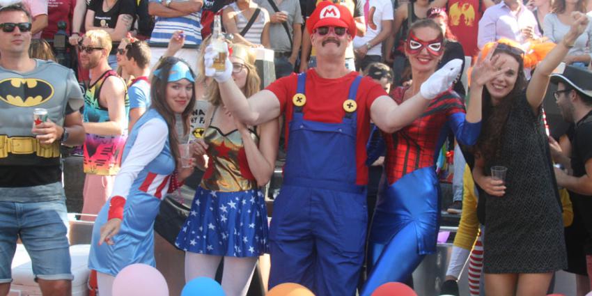 Druk in Amsterdam voor Canal Parade