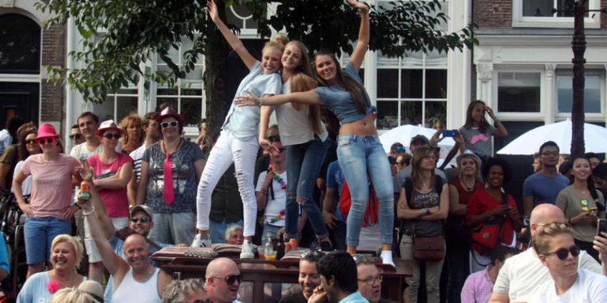Druk in Amsterdam voor Canal Parade