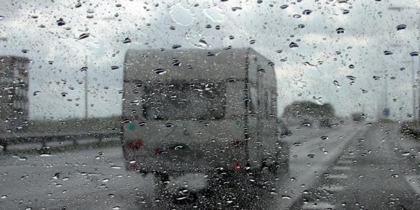 KNMI waarschuwt voor zeer zware storm