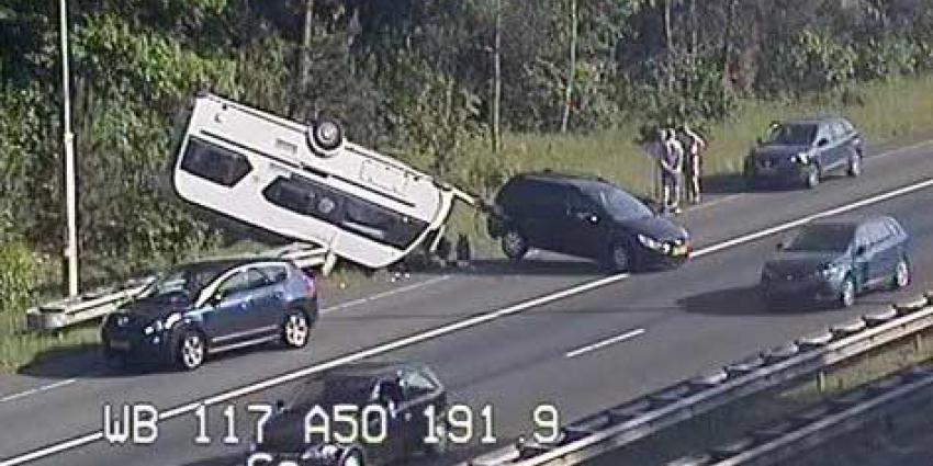Caravan op de kop A50