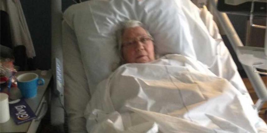 Zieke vrouw (81) in OLVG overspoelt met leuke reacties na Facebook oproep buurman