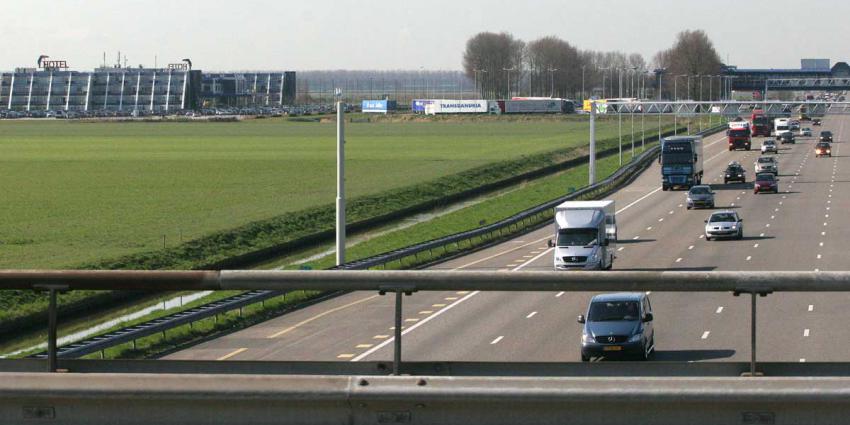 Melding man met AK-47 carpoolplaats A4 Nieuw-Vennep