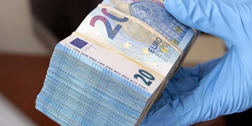 Ruim 28.000 euro en peperduur horloge afgepakt door oplettende agent