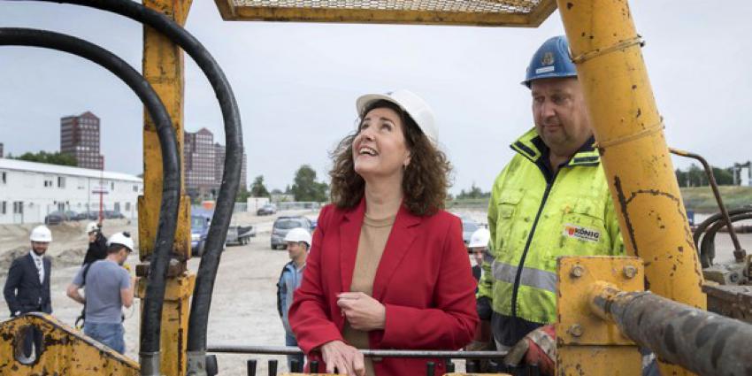 Minister Van Engelshoven verricht eerste bouwhandeling CollectieCentrum Nederland