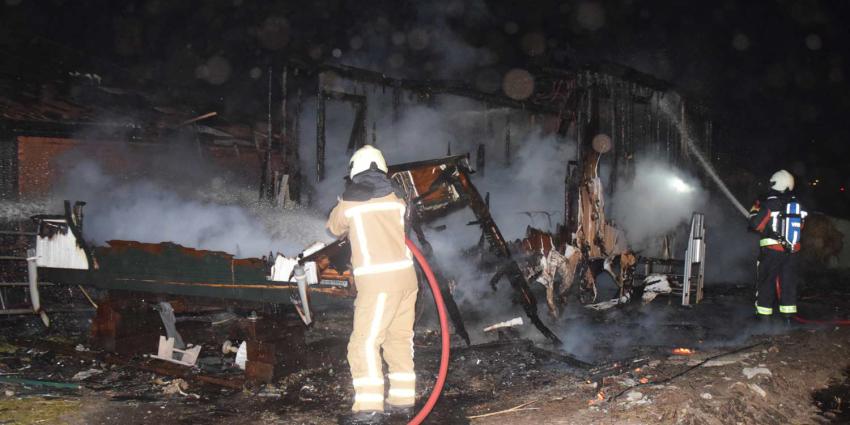 Tijdelijke chaletwoning tot de grond toe afgebrand