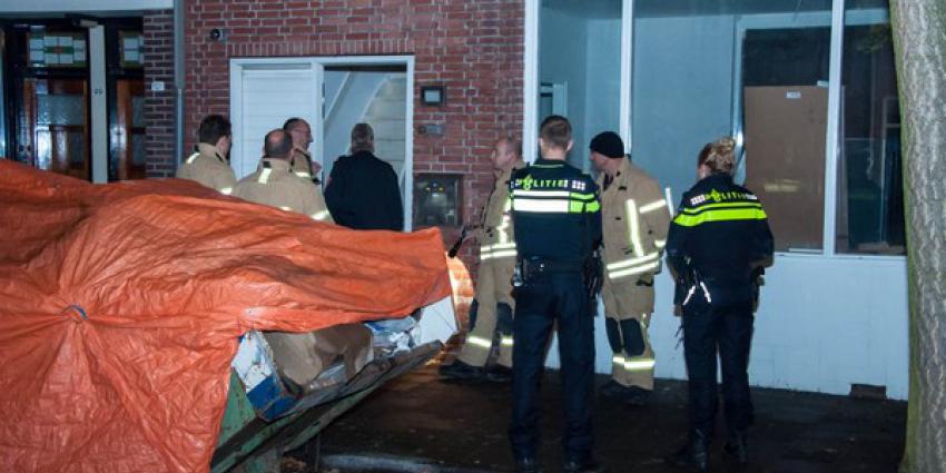 Hulpdiensten naar woning vanwege vreemde chemische lucht