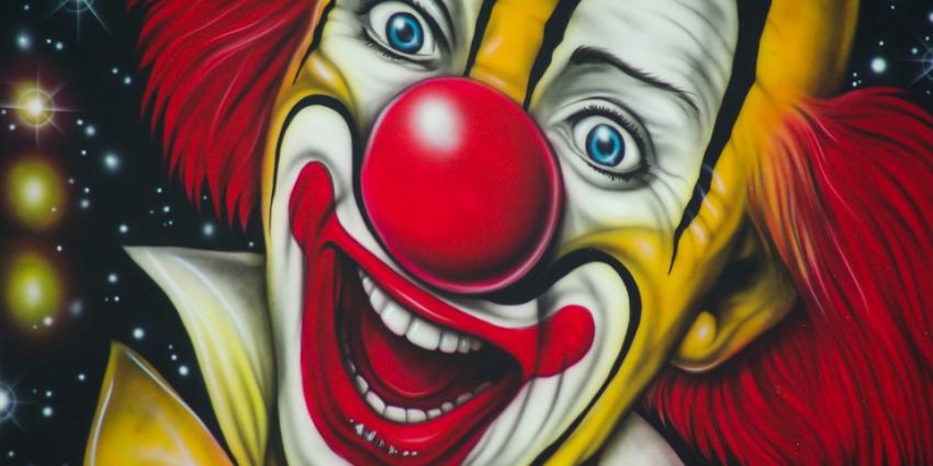 Clown jaagt kinderen stuipen op het lijf