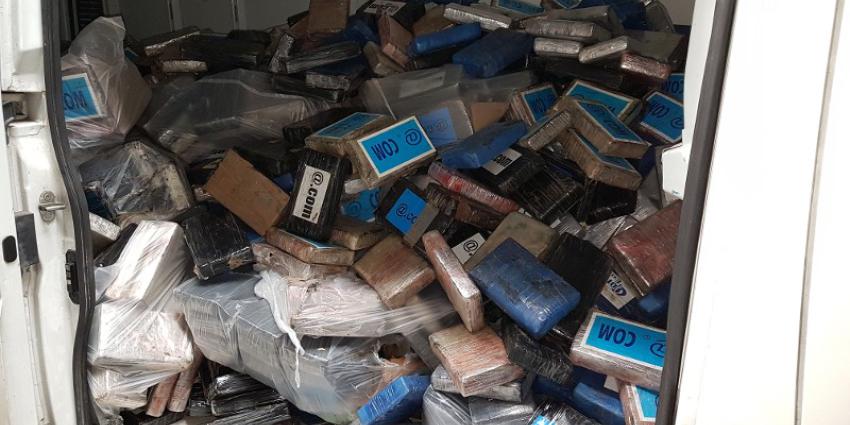 Twee aanhoudingen na onderschepping 3800 kilo cocaïne