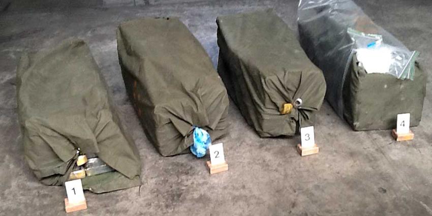 Foto van cocaïne in plunjebalen | OM