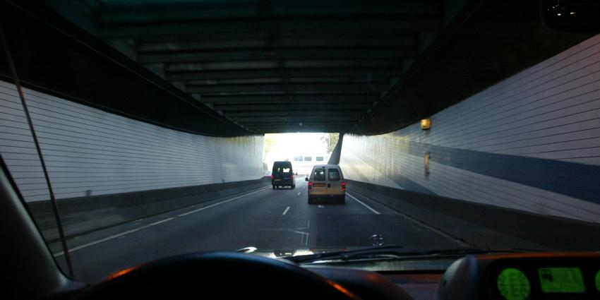 Coentunnel deels dicht na aanrijding