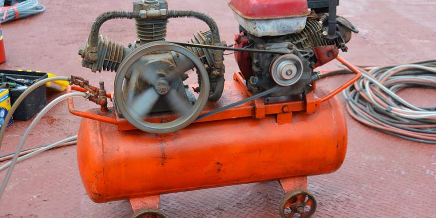Man overleden door lucht van compressor in anus