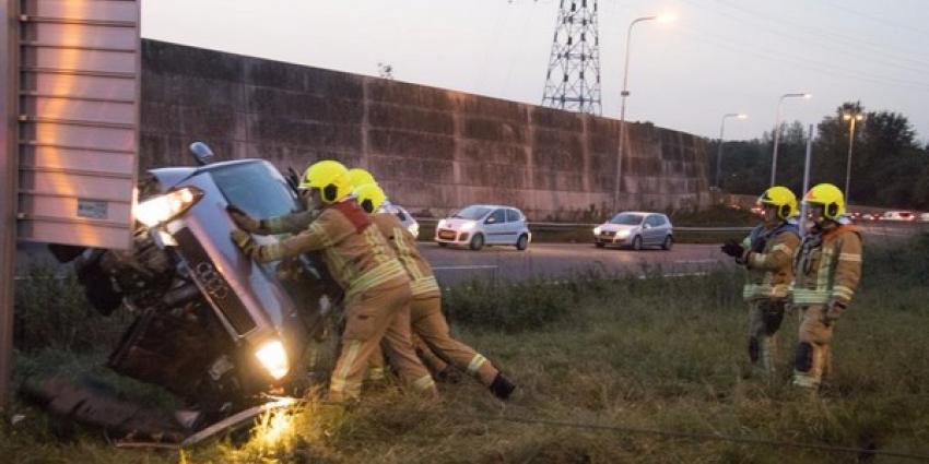 Gestolen auto gecrasht op de A20, bestuurder vlucht