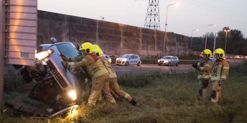 Gestolen auto gecrasht op de A20, bestuurder vlucht
