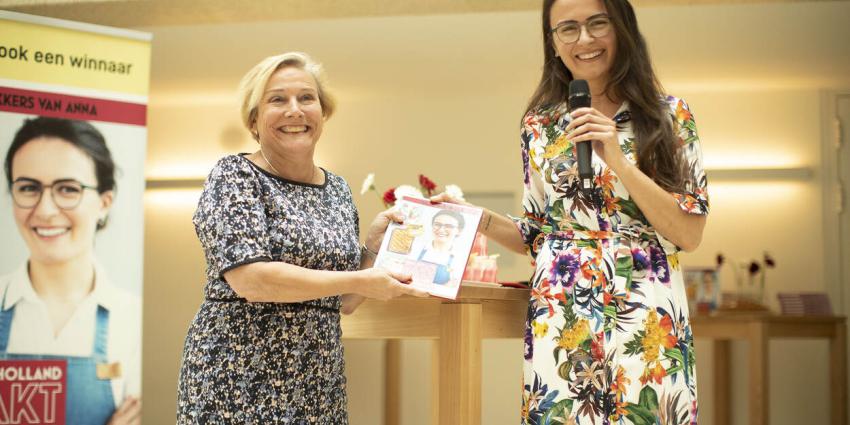 Foto van minister Bijleveld en Anna Yilmaz