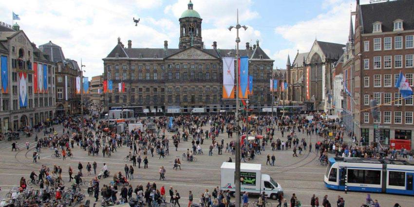 Drummer met potten en pannen op de Dam is grote internethit