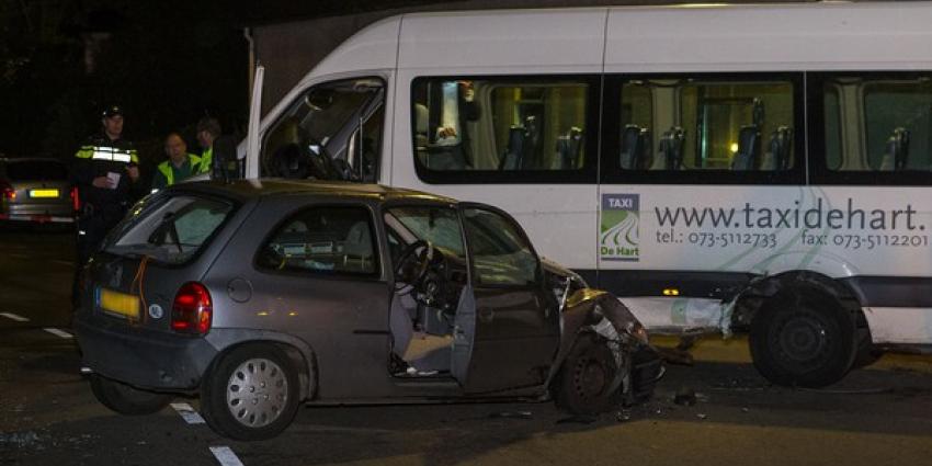  Ernstig verkeersongeval voor deur Majorcabar in Den Dungen