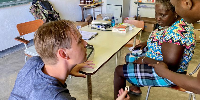  Militair medisch team levert zorg in Suriname