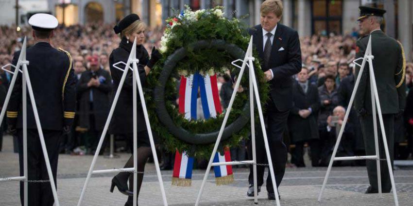 Foto van bloemenkrans dodenherdenking
