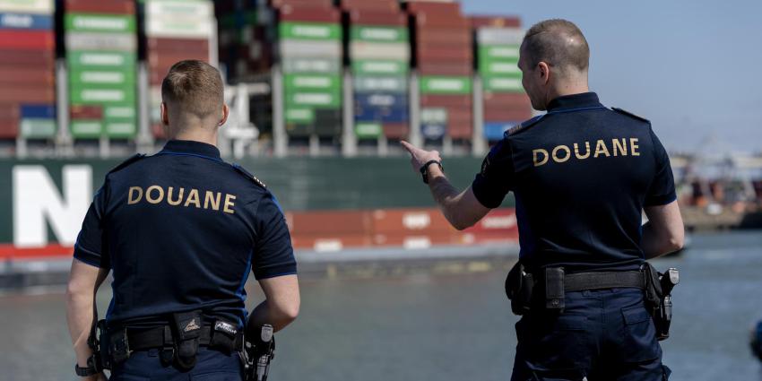 Nieuwe kleding douane