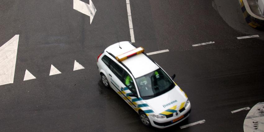 Douane stuit op vuurwapens tijdens controle van jacht in Eemshaven