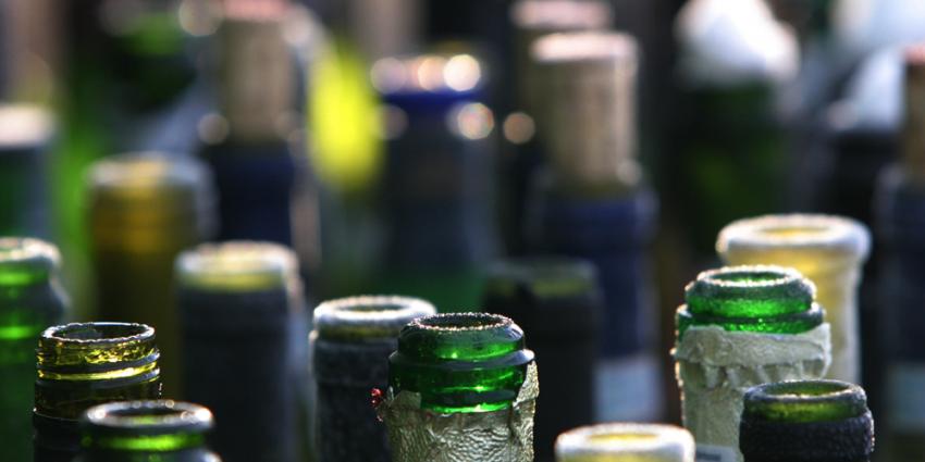 Foto van flessen drank leeg | Archief EHF