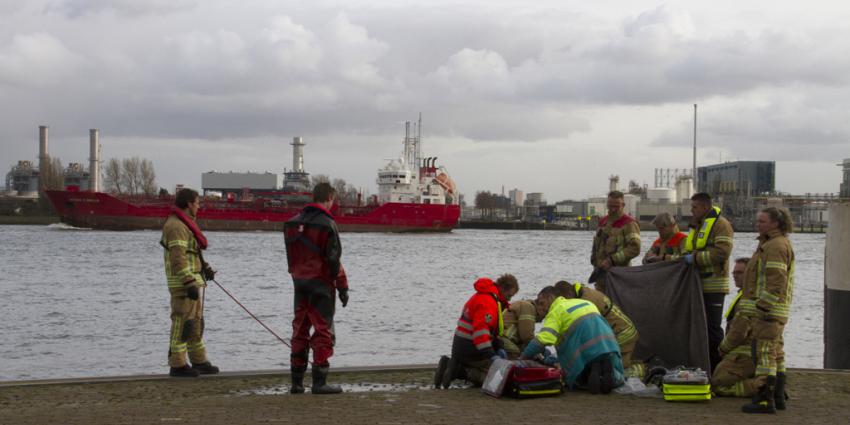 Drenkeling door fotograaf, brandweerman en omstanders gereanimeerd 