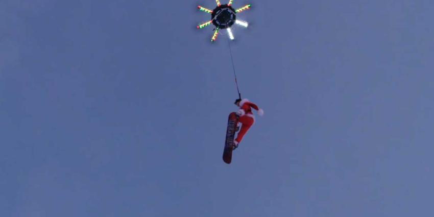 Drone sleept snowboarder en tilt hem zelfs hoog in de lucht op 
