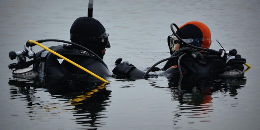 Brandweer haalt drenkeling uit water