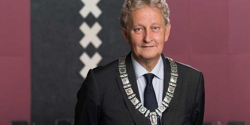Eberhard van der Laan wil nog wel &#039;een poosje&#039; burgemeester van Amsterdam blijven