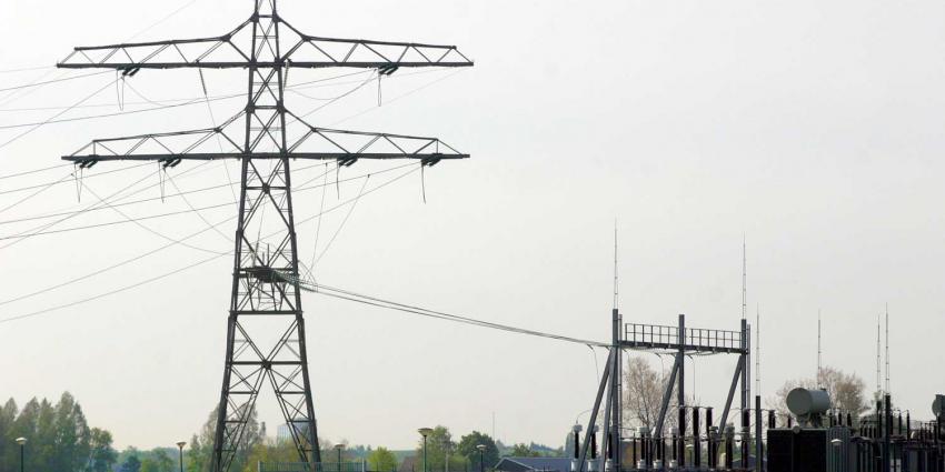 elektriciteit-mast-verdeelstation