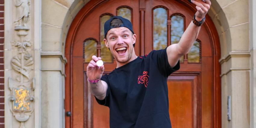 Enzo Knol