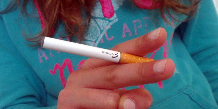 Verbod e-sigaret onder de 18 jaar definitief