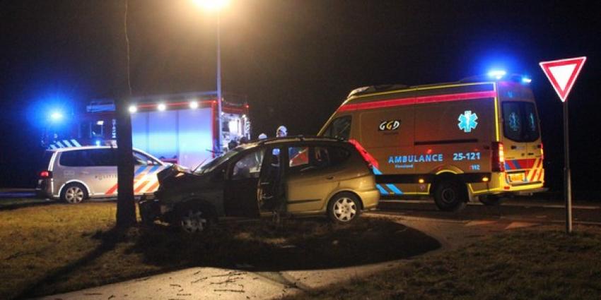 Automobilist ernstig gewond na aanrijding in Espel
