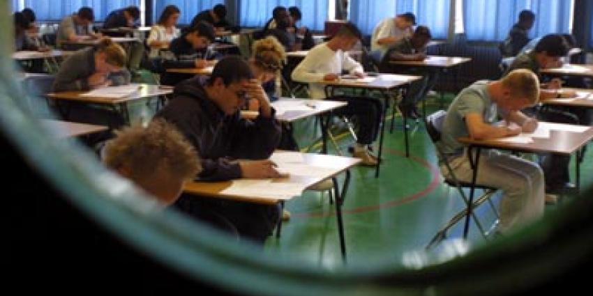 Foto van leerlingen aan examen | Archief EHF