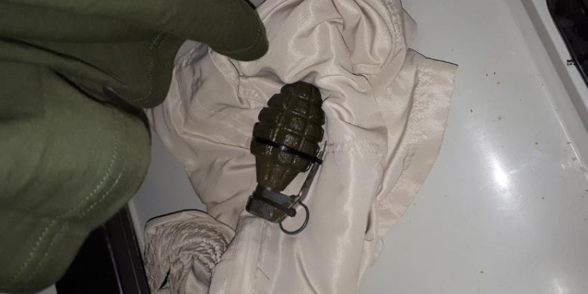 Man schiet zichzelf in zijn hand en been