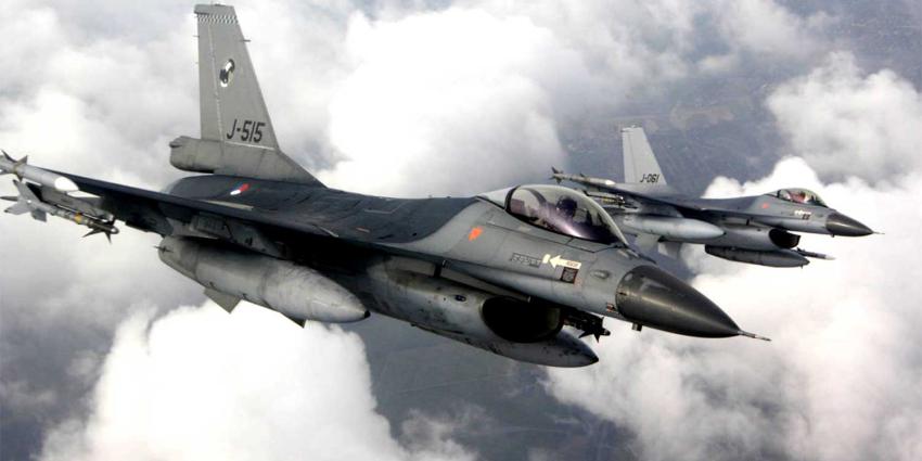 Jachtvliegers gooien bommen op Vlieland   