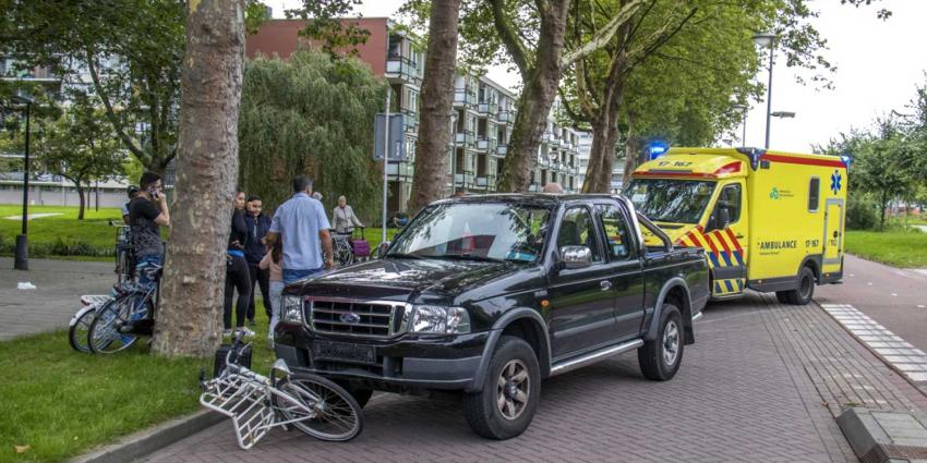 Fietsster meegesleurd bij aanrijding