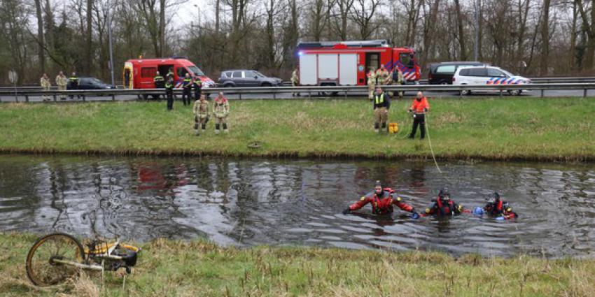 Groot alarm voor fiets in het water