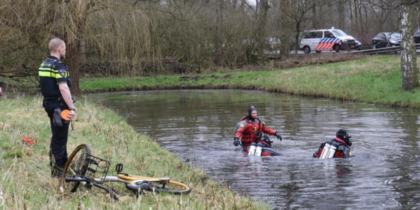 Groot alarm voor fiets in het water