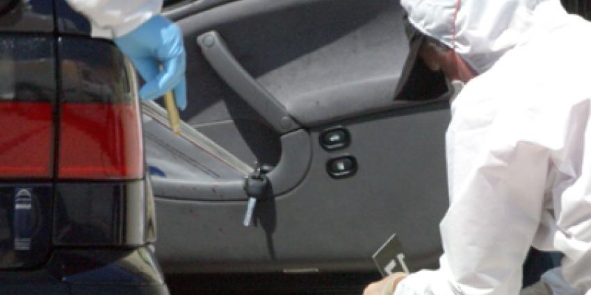 Foto van forensisch onderzoek bij auto | Archief EHF