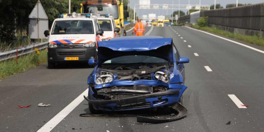 Gewonden bij aanrijding meerdere auto's A20
