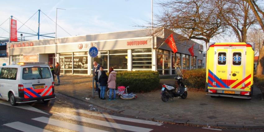 Fietser en scooter botsen in Schiedam