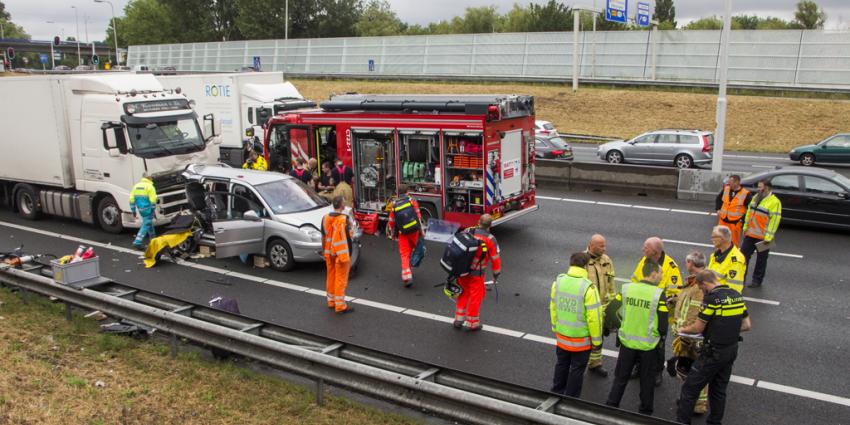 Acht gewonden bij aanrijding op A20