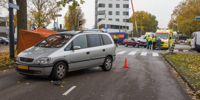 Aanhanger gekanteld na aanrijding