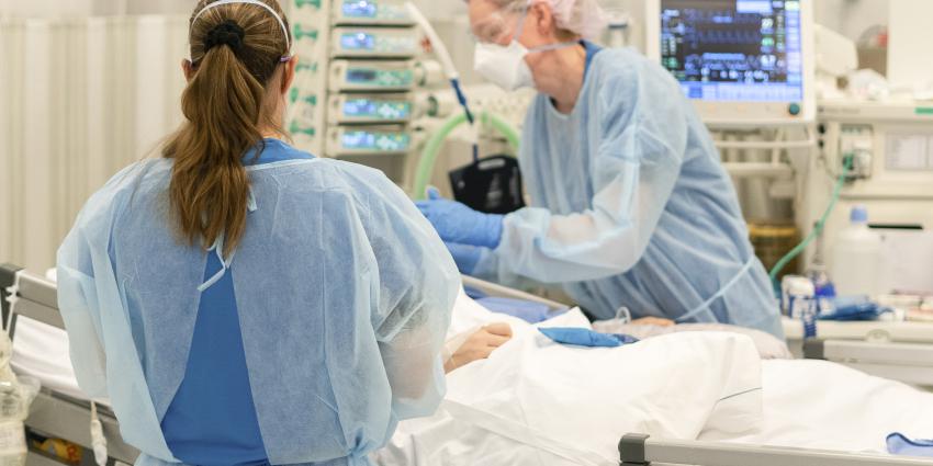 “De huidige situatie op de IC begint op de situatie van het voorjaar van 2020 te lijken”, aldus IC-verpleegkundige Leonie.